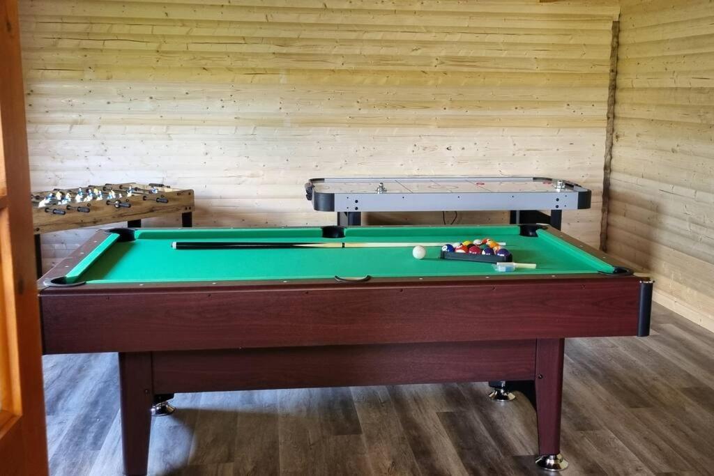 Grace'S Place With Hot Tub & Games Room Carrickfergus Exterior photo